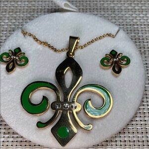 Elegant Gold and Green Fleur-de-Lis Jewelry Set